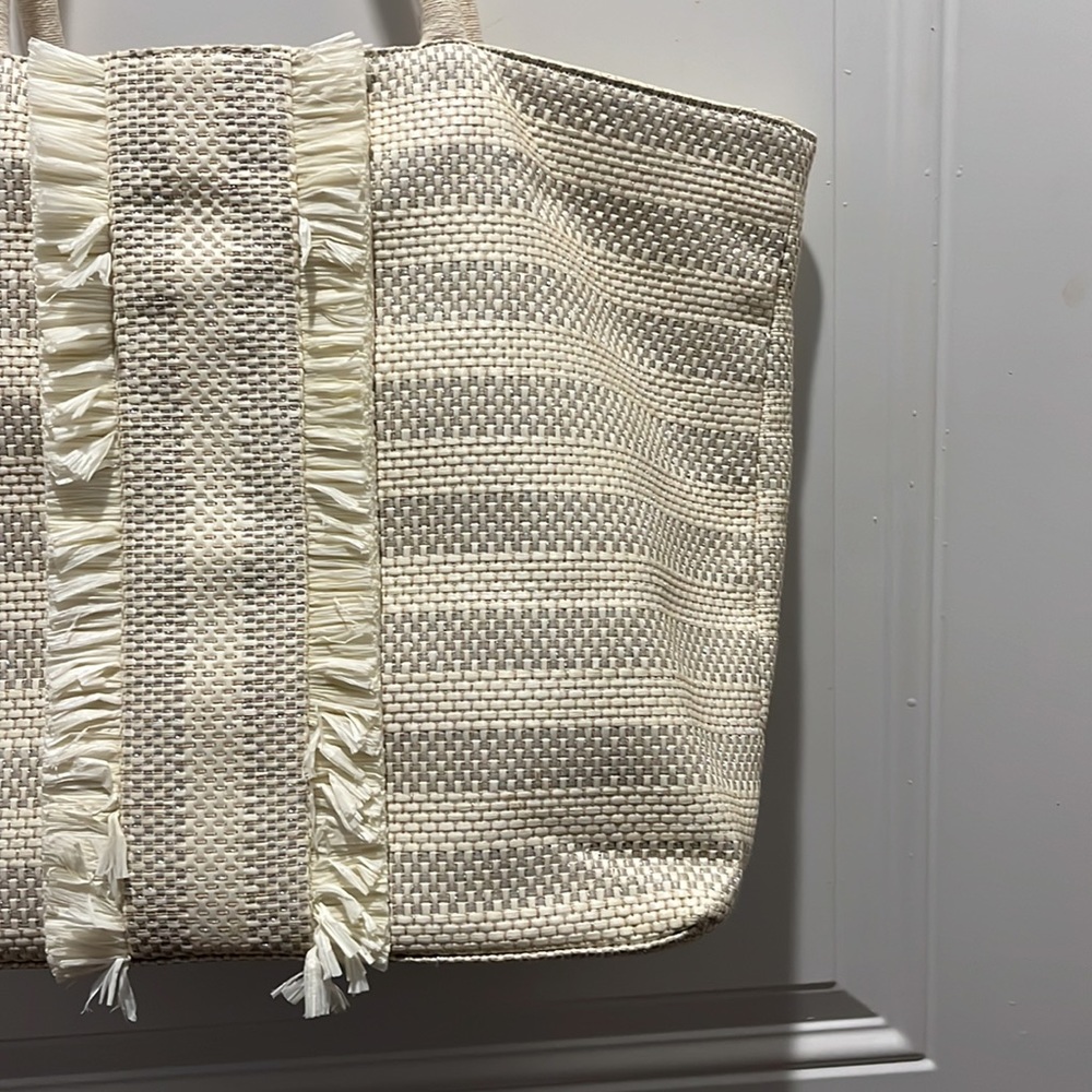 Stella & Dot Beach Tote - Picture 3 of 9
